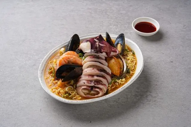 통오징어 전복해물라면