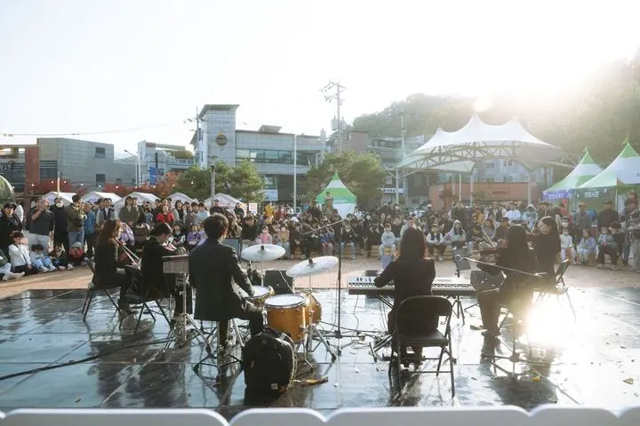 버스킹 공연 — 지난 축제 현장