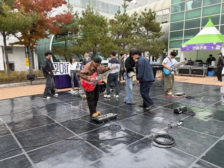 밴드공연 — 지난 축제 현장