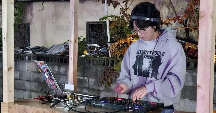 바이닐 DJ 공연 — 지난 축제 현장